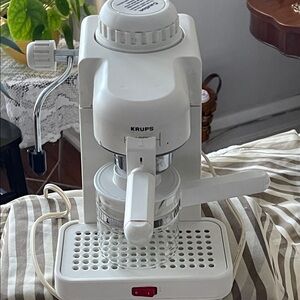 Krups White Espresso Machine and Frother. Tested and working. 4 cup. EUC 963A